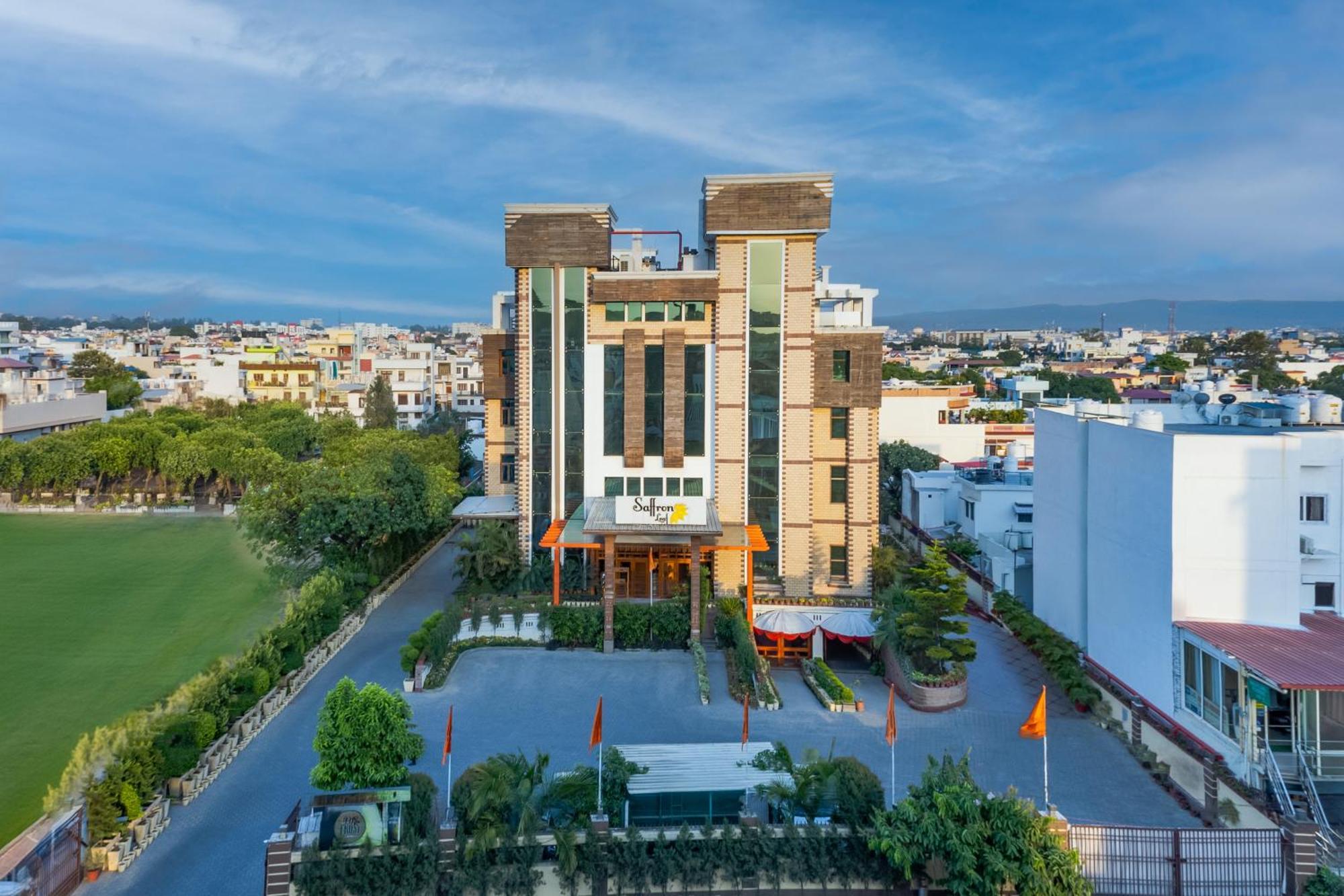 โรงแรมแซฟฟรอน ลีฟ เดห์ราดุน ภายนอก รูปภาพ