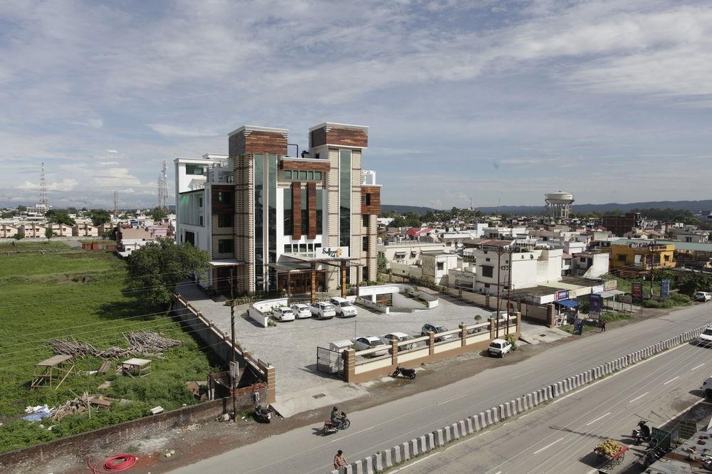 โรงแรมแซฟฟรอน ลีฟ เดห์ราดุน ภายนอก รูปภาพ