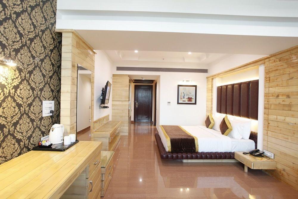 โรงแรมแซฟฟรอน ลีฟ เดห์ราดุน ภายนอก รูปภาพ
